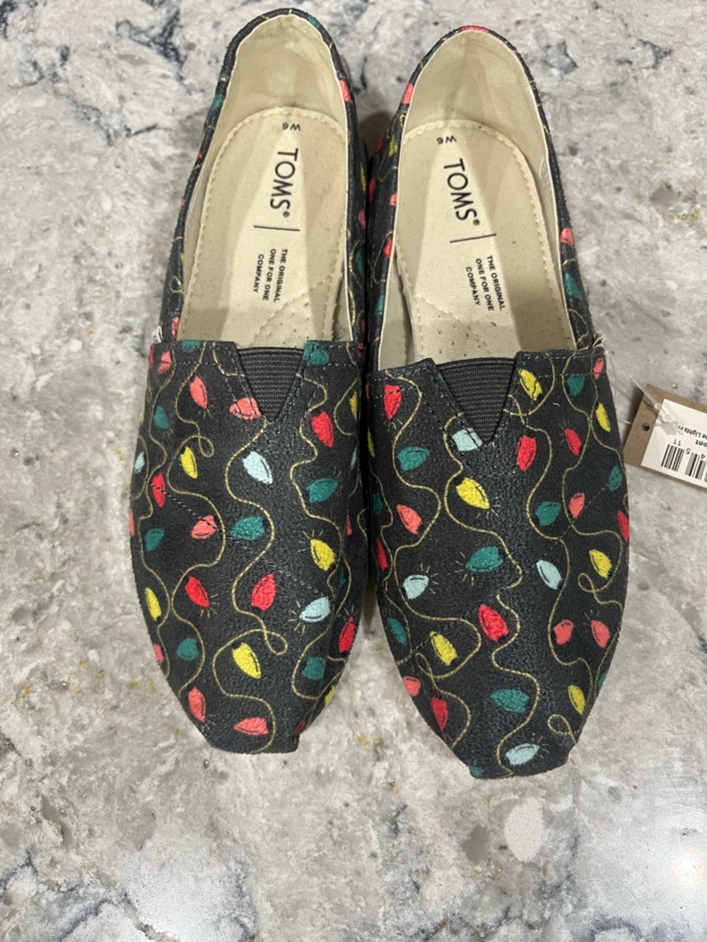 TOMS Belmont 6 Forged Iron Tree Lights Print Christmas
Slip On Flats NEW